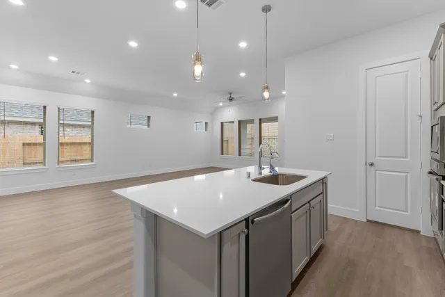 $375,000 | 616 Cross Timbers Trace, Hempstead, TX 77445