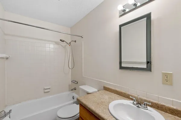 $185,000 | 450 Ford Road, Unit 225, St. Louis Park, MN 55426