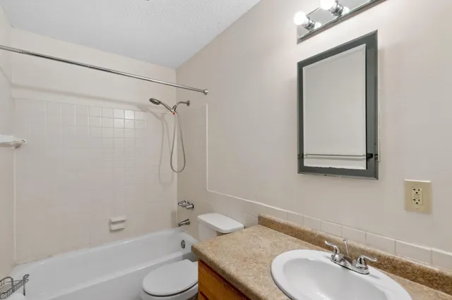 $185,000 | 450 Ford Road, Unit 225, St. Louis Park, MN 55426