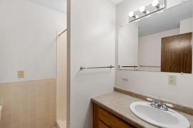 $185,000 | 450 Ford Road, Unit 225, St. Louis Park, MN 55426