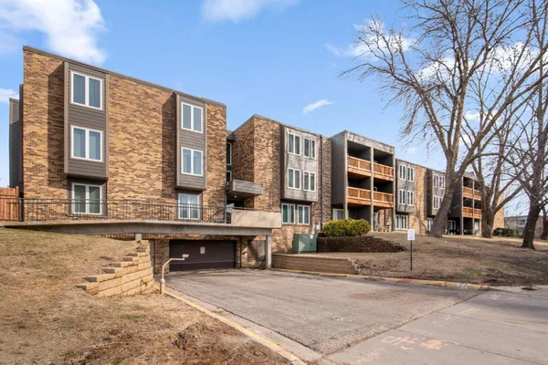$185,000 | 450 Ford Road, Unit 225, St. Louis Park, MN 55426