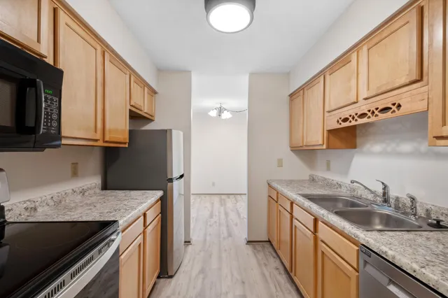 $185,000 | 450 Ford Road, Unit 225, St. Louis Park, MN 55426