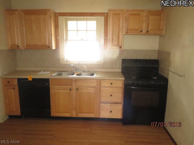 7611 Jameson Road Parma, OH 44129 - Photo 5 of 12
