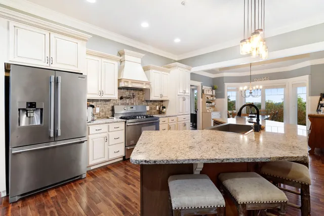 $1,399,000 | 549 Old Bacon Road Northeast, Charleston, TN 37310