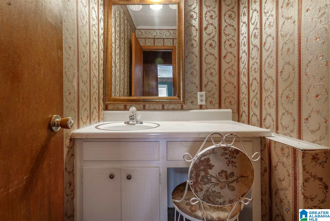 721 West 18th Street Anniston, AL 36201 - Photo 12 of 33