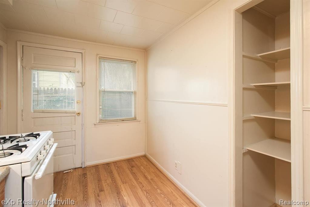 21730 Middlebelt Road Farmington Hills, MI 48336 - Photo 9 of 27