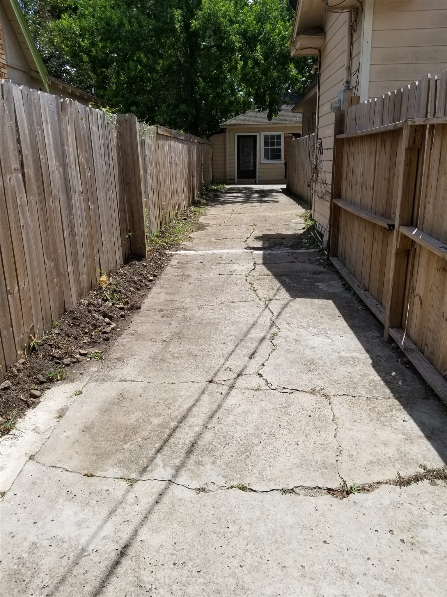 4714 Sharon Street Houston, TX 77020 - Photo 2 of 11 a view of a backyard of the house