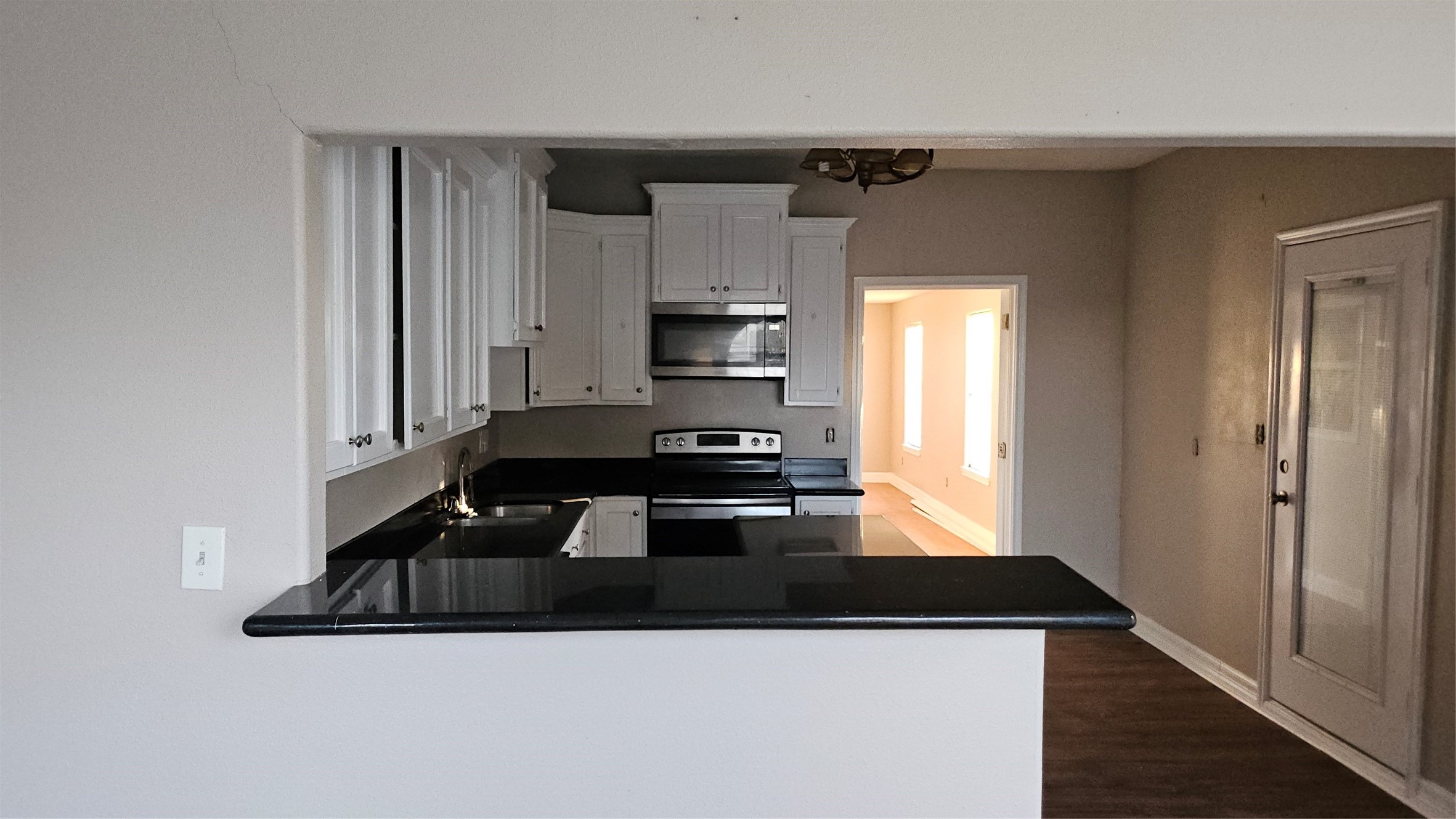 4714 Sharon Street Houston, TX 77020 - Photo 7 of 13 Kitchen