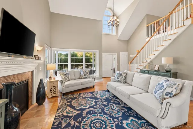 $699,900 | 1 Tall Oaks Drive, New Milford, CT 06776