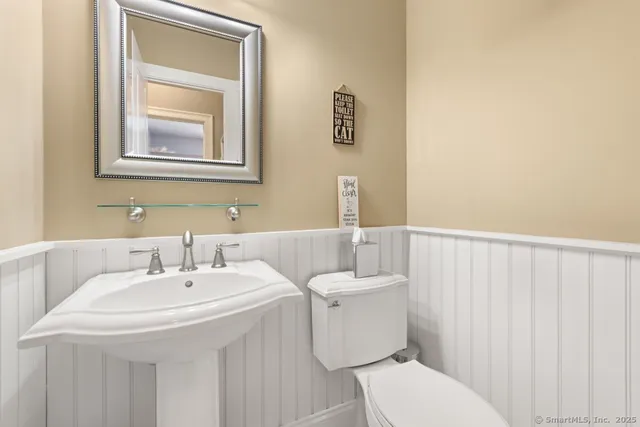 $699,900 | 1 Tall Oaks Drive, New Milford, CT 06776