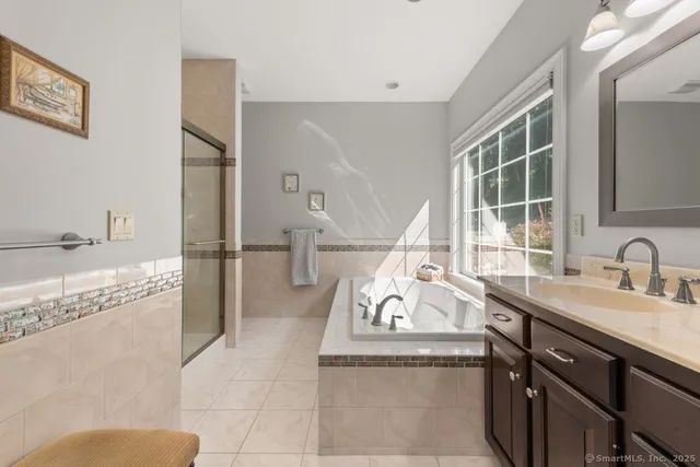 $699,900 | 1 Tall Oaks Drive, New Milford, CT 06776