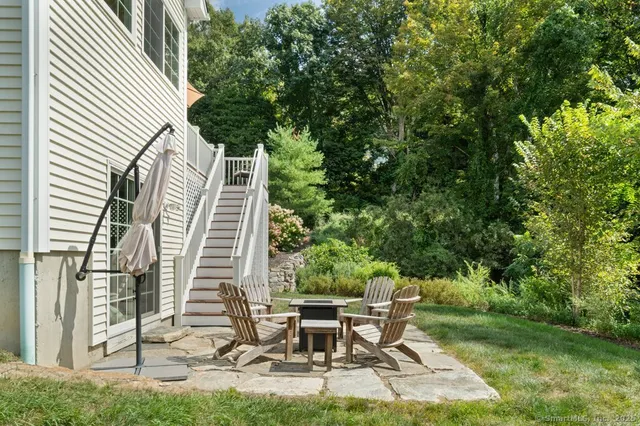 $699,900 | 1 Tall Oaks Drive, New Milford, CT 06776