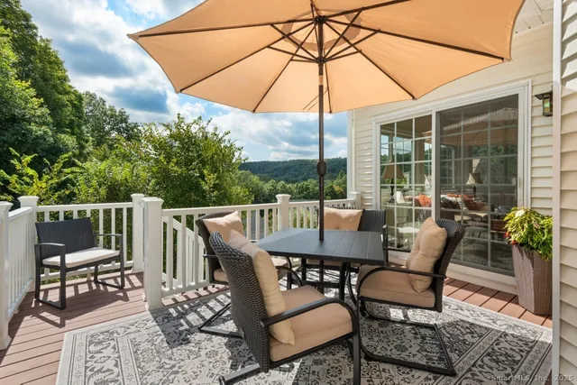 $699,900 | 1 Tall Oaks Drive, New Milford, CT 06776