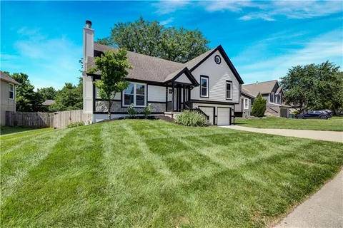 $460,000 | 8017 West 149th Street, Overland Park, KS 66223
