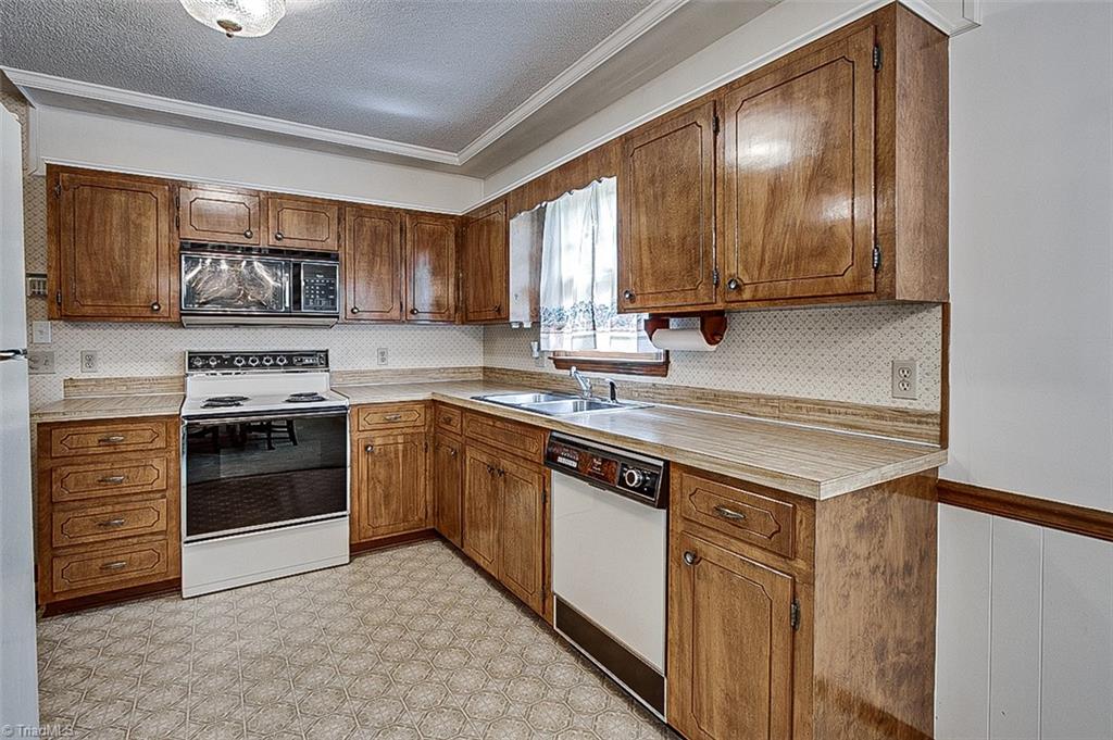 1424 Pepperidge Road Asheboro, NC 27205 - Photo 6 of 17 Gallery Image 6
