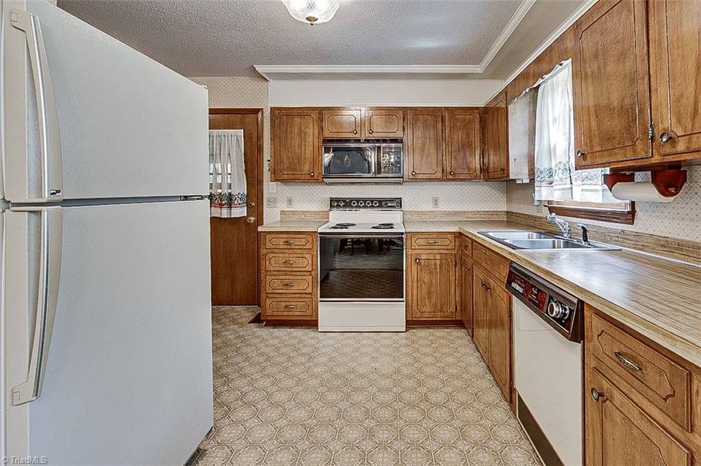 1424 Pepperidge Road Asheboro, NC 27205 - Photo 7 of 17 Gallery Image 7