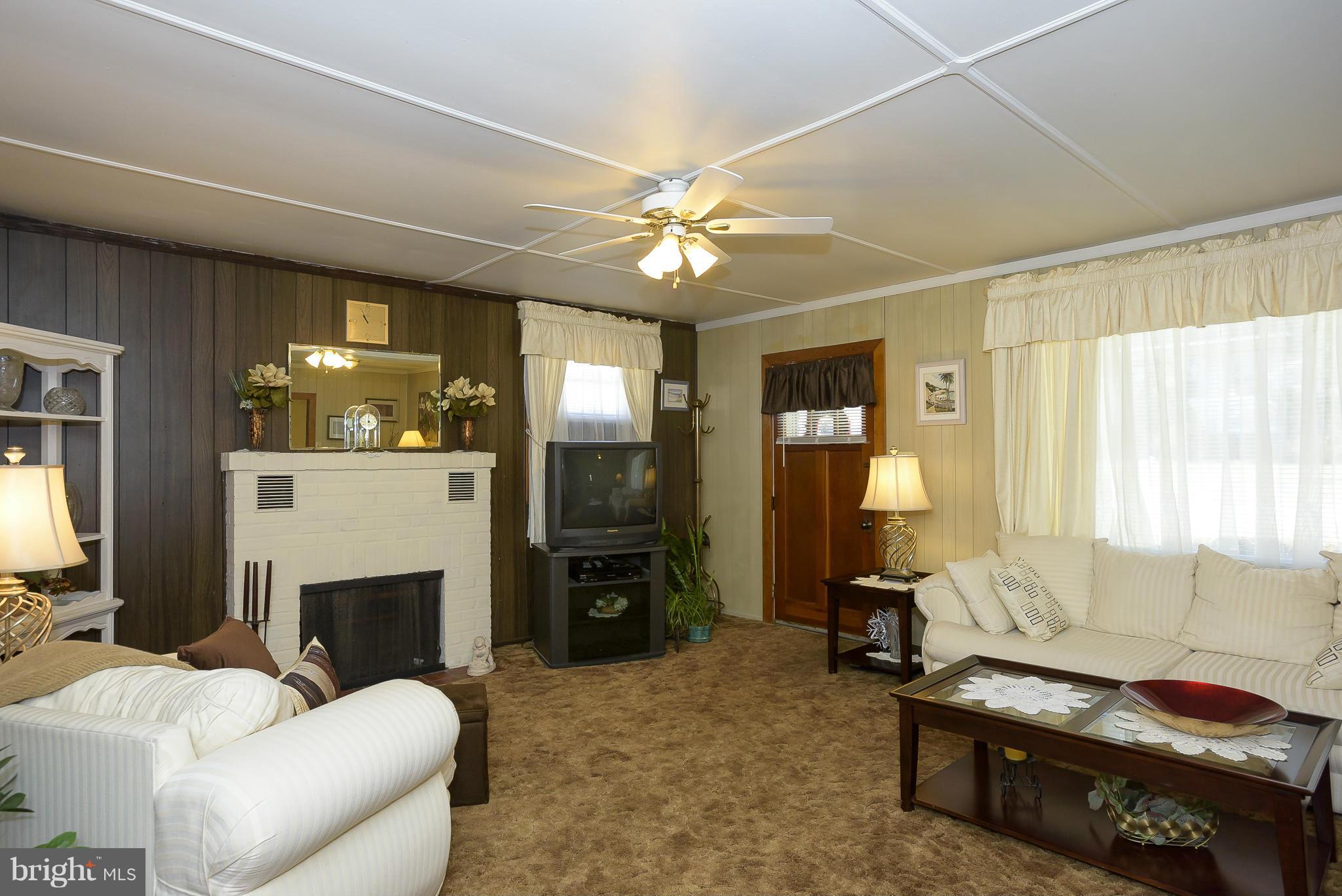 500 Tulip Road Riva, MD 21140 - Photo 4 of 30 Living Room