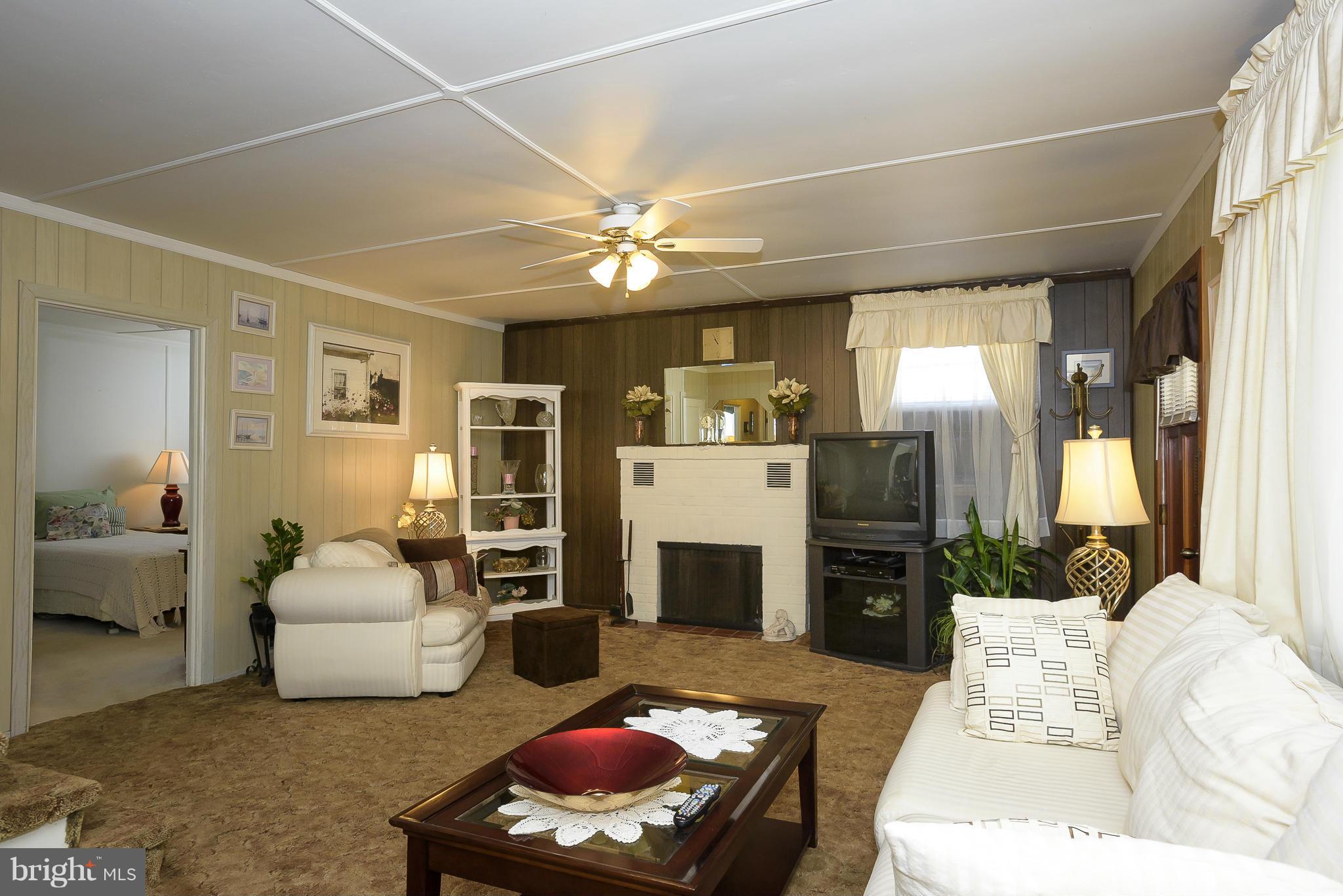 500 Tulip Road Riva, MD 21140 - Photo 5 of 30 Living Room