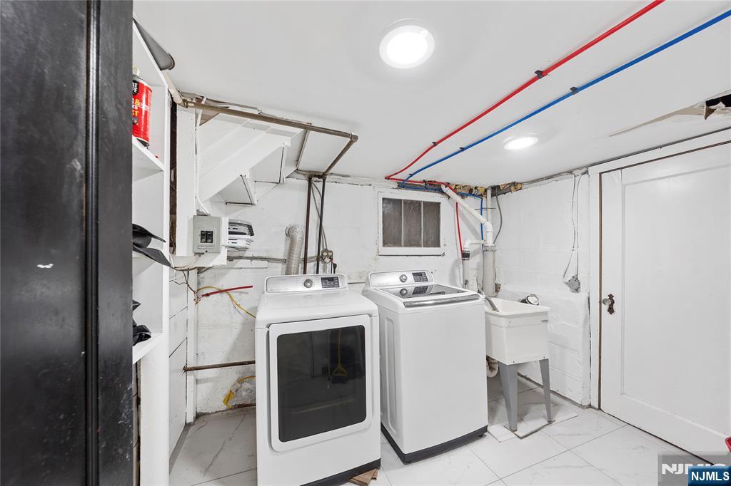61-63 Keer Avenue Newark, NJ 07112 - Photo 22 of 33 a utility room with dryer and washer