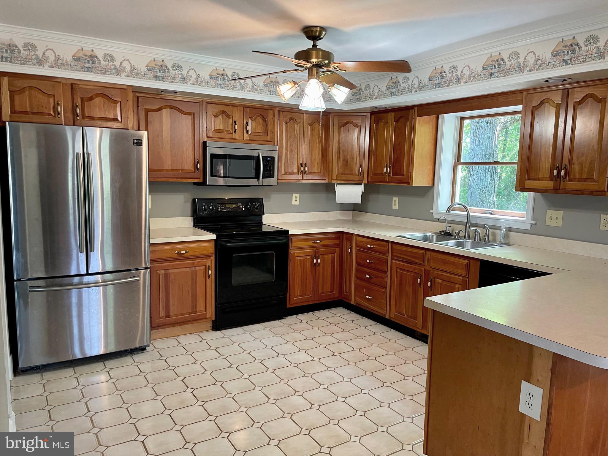 7833 Appletree Road Pasadena, MD 21122 - Photo 10 of 21 Kitchen