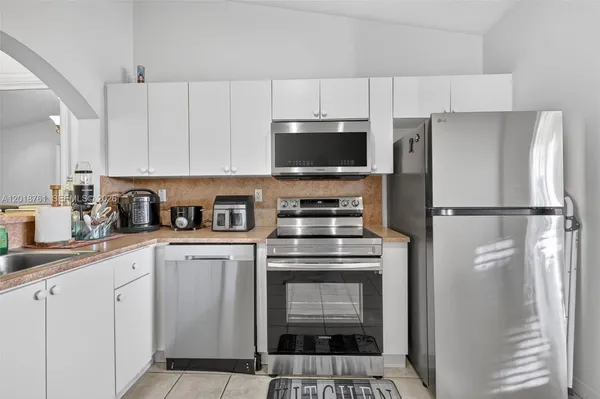 $200,000 | 2600 Southeast 12th Place, Unit 203, Homestead, FL 33035