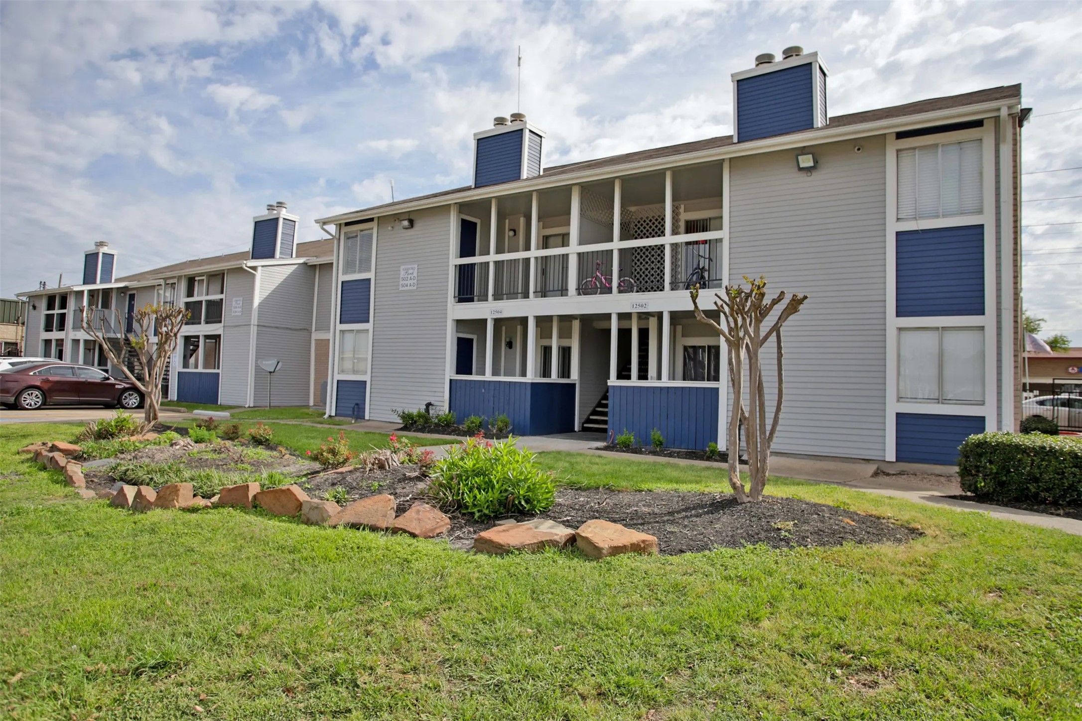 2700 South Dairy Ashford Road, Unit 628C Houston, TX 77082 - Photo 9 of 15 a view of a house with a yard and plants