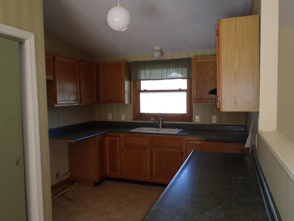 879-4 Mammoth Road, Unit 304 Manchester, NH 03104 - Photo 3 of 13
