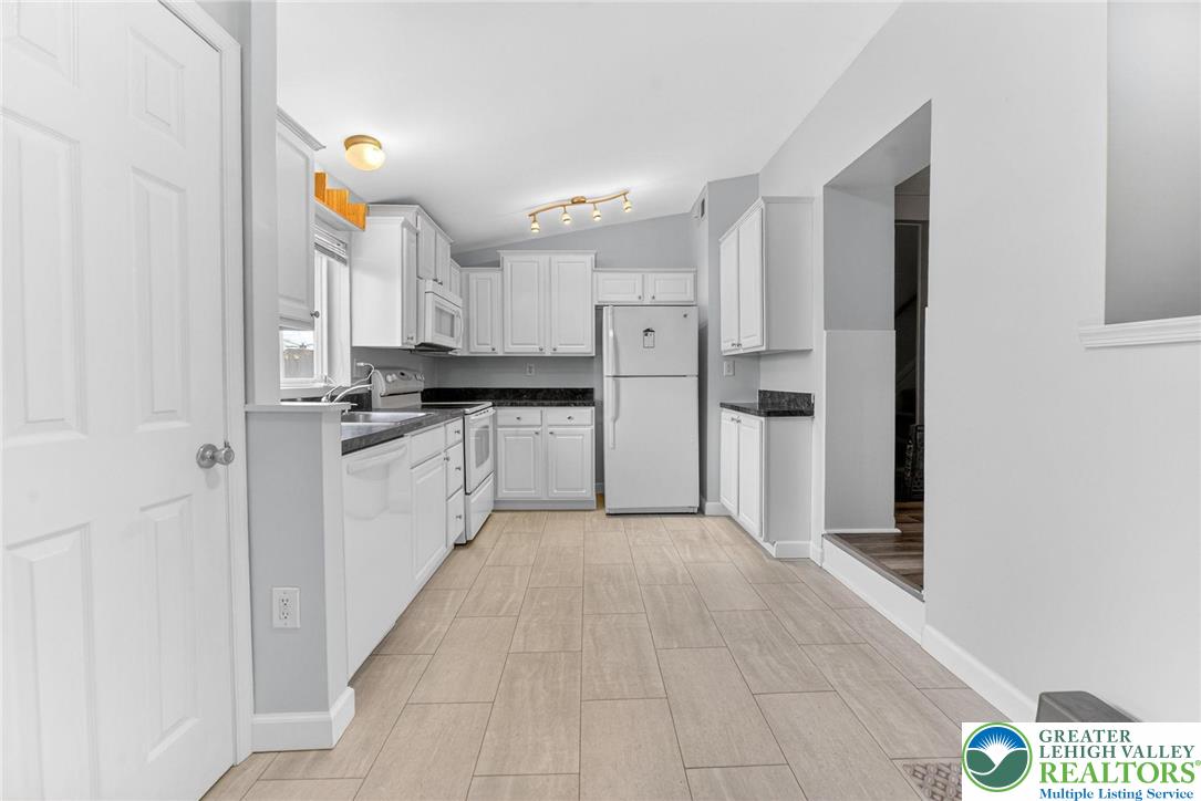 1127 Oak Street Coplay, PA 18037 - Photo 10 of 20