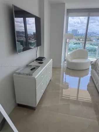 $8,950 | 1455 Ocean Drive, Unit 1211, Miami Beach, FL 33139