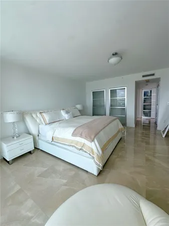 $8,950 | 1455 Ocean Drive, Unit 1211, Miami Beach, FL 33139