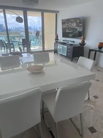 $8,950 | 1455 Ocean Drive, Unit 1211, Miami Beach, FL 33139
