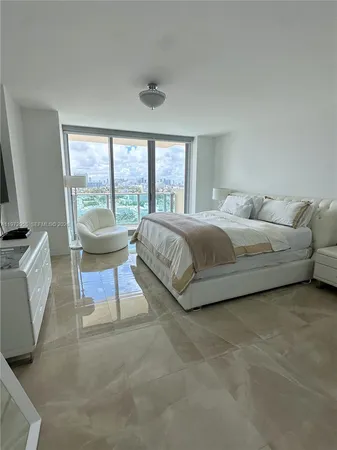 $8,950 | 1455 Ocean Drive, Unit 1211, Miami Beach, FL 33139