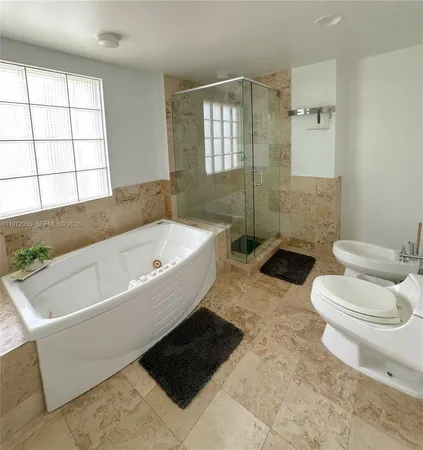 $8,950 | 1455 Ocean Drive, Unit 1211, Miami Beach, FL 33139