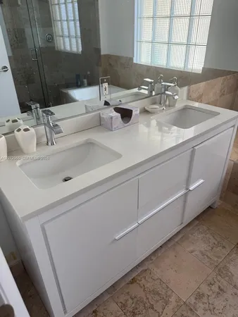 $8,950 | 1455 Ocean Drive, Unit 1211, Miami Beach, FL 33139