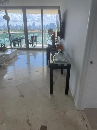 $8,950 | 1455 Ocean Drive, Unit 1211, Miami Beach, FL 33139