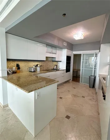 $8,950 | 1455 Ocean Drive, Unit 1211, Miami Beach, FL 33139