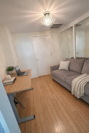 $8,950 | 1455 Ocean Drive, Unit 1211, Miami Beach, FL 33139