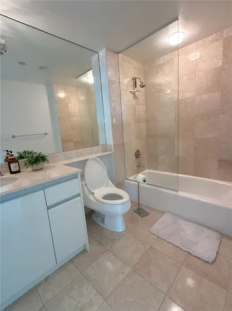 $8,950 | 1455 Ocean Drive, Unit 1211, Miami Beach, FL 33139