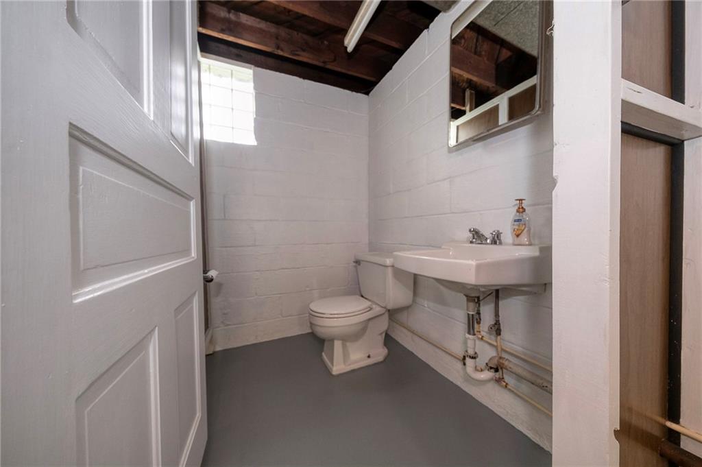 531 Laughlin Avenue Pittsburgh, PA 15210 - Photo 23 of 35