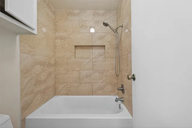 $320,000 | 19234 Lakeshire Street, Humble, TX 77346