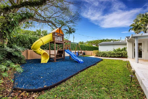 $6,800 | 6440 Southwest 63rd Terrace, South Miami, FL 33143