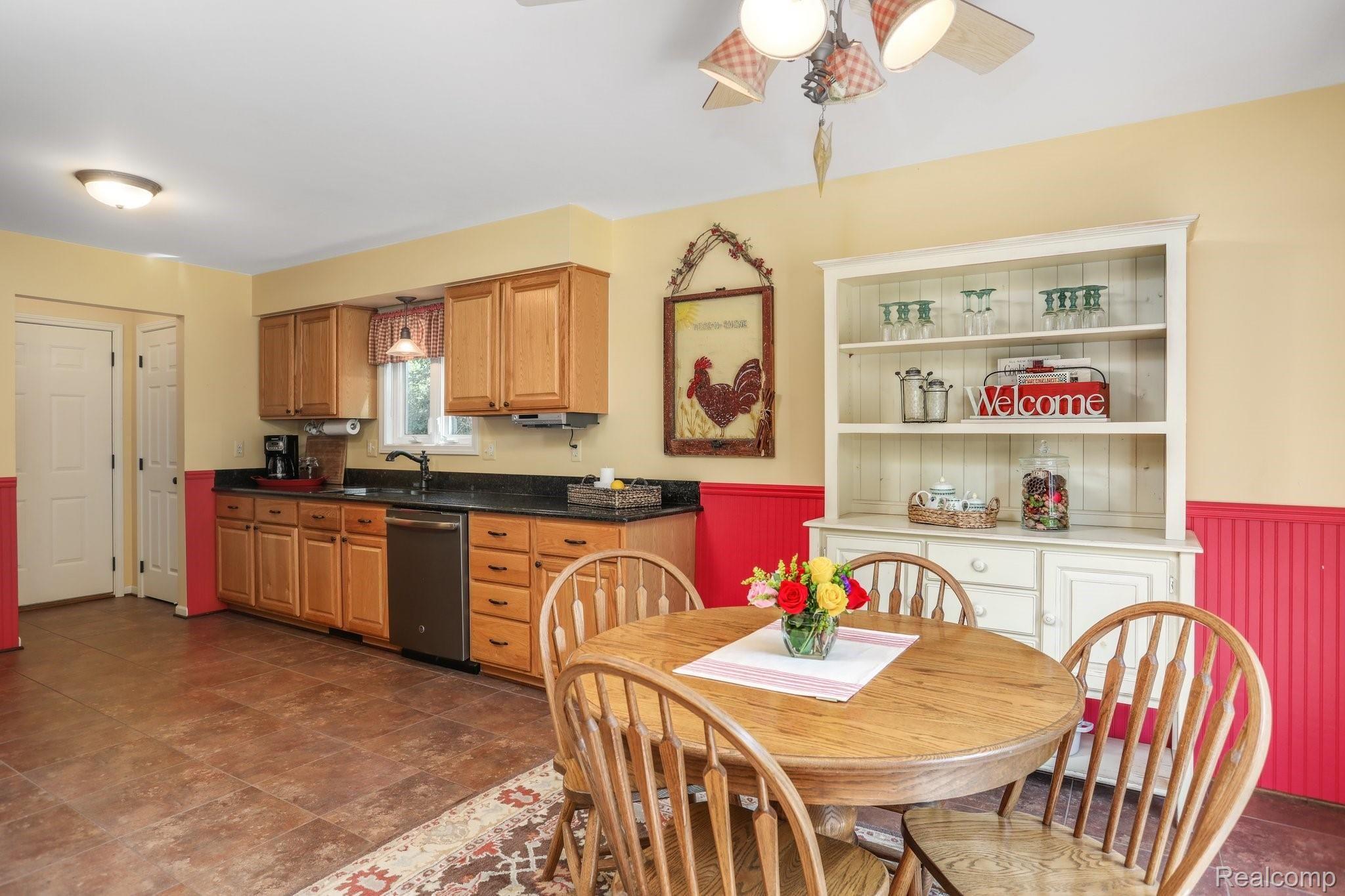 2926 Dearborn Avenue Rochester, MI 48309 - Photo 6 of 29 15-web-or-mls-2926 Dearborn Avenue Rochester Hills0019.jpg