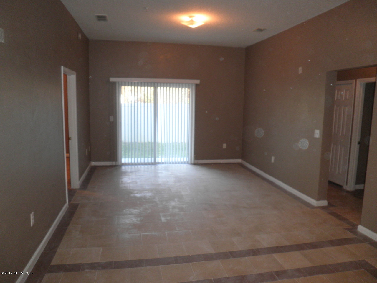 7920 Merrill Road, Unit 302 Jacksonville, FL 32277 - Photo 4 of 20 Living Room