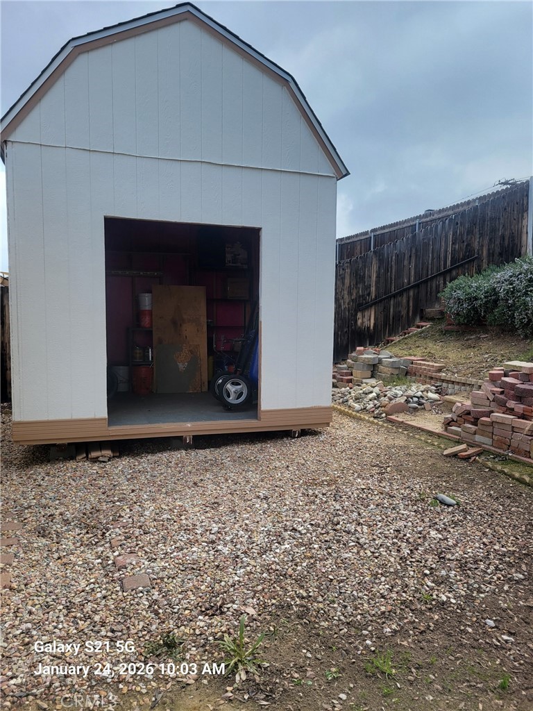 41367 Shadow Palm Way Hemet, CA 92544 - Photo 20 of 35 a backyard of a house