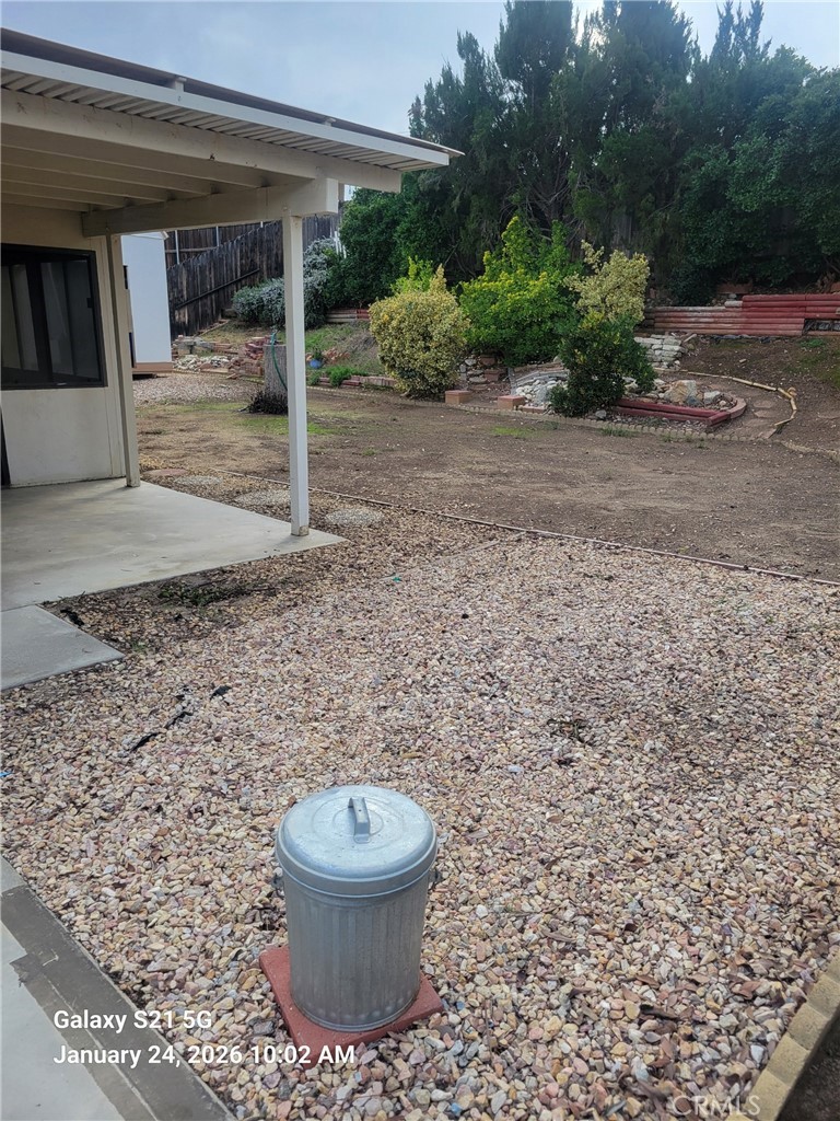 41367 Shadow Palm Way Hemet, CA 92544 - Photo 21 of 35 a bathroom with a toilet