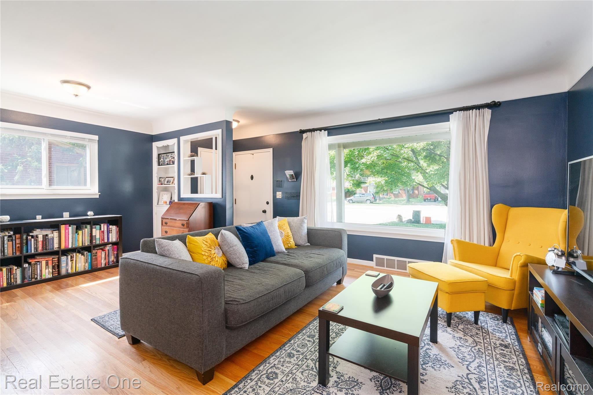 9856 Merriman Road Livonia, MI 48150 - Photo 10 of 25 9856 Merriman-9266-Edit.jpg