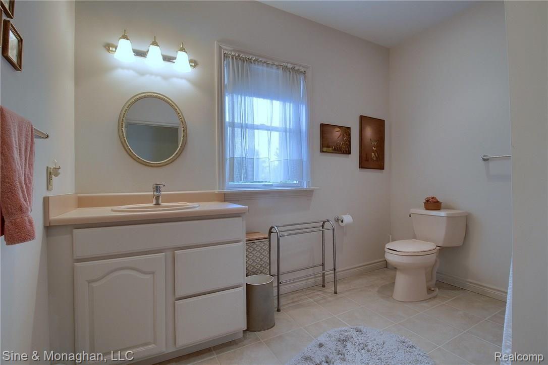 1823 River Road St. Clair, MI 48079 - Photo 33 of 47 33 - Bathroom.jpg