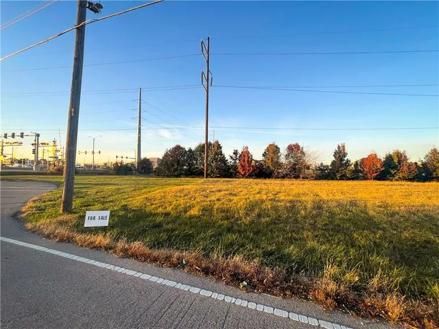 $99,000 | 900 East Santa Fe Street, Gardner, KS 66030