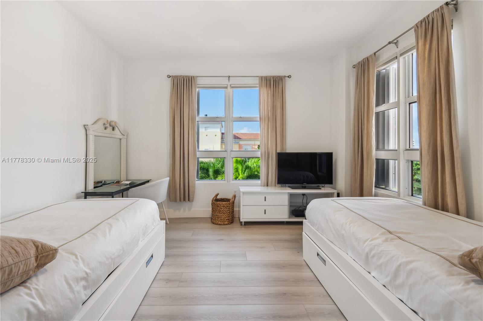 747 Crandon Boulevard, Unit PH10 Key Biscayne, FL 33149 - Photo 12 of 59