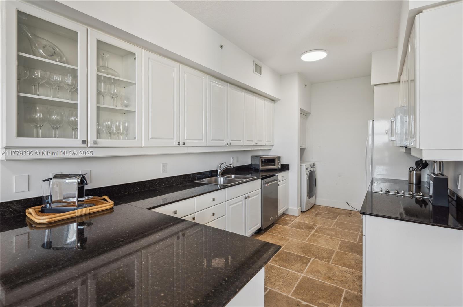 747 Crandon Boulevard, Unit PH10 Key Biscayne, FL 33149 - Photo 15 of 59